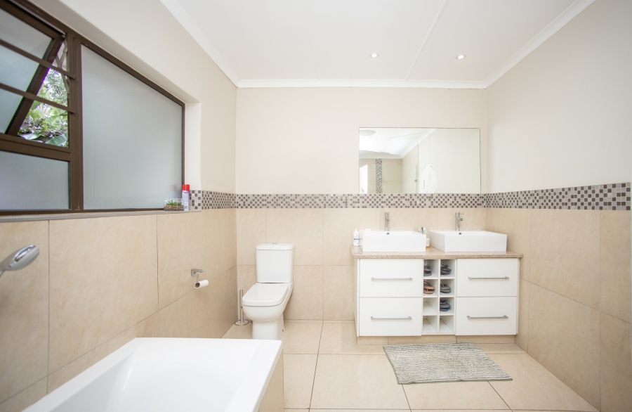 4 Bedroom Property for Sale in Vincent Heights Eastern Cape
